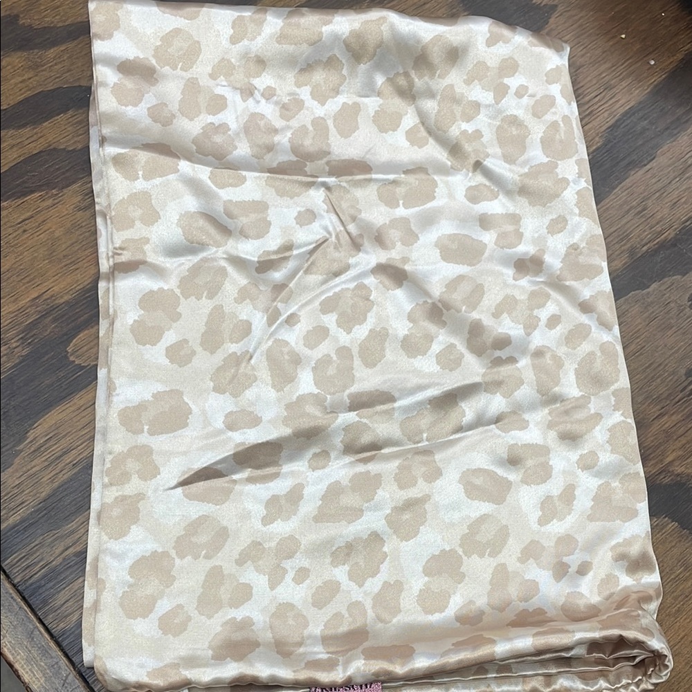 Elegant Cream and Tan Bedding